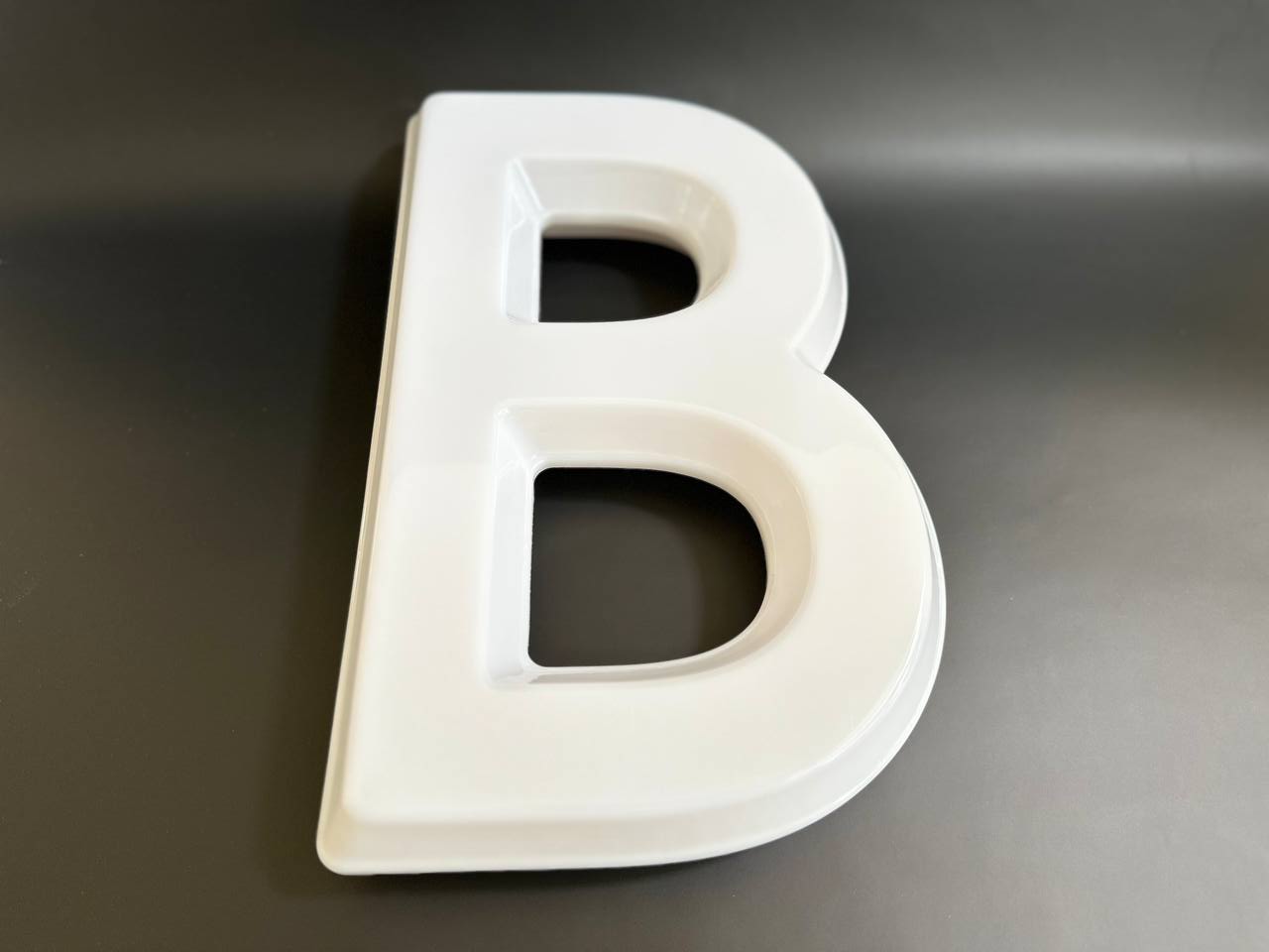 Световая буква В