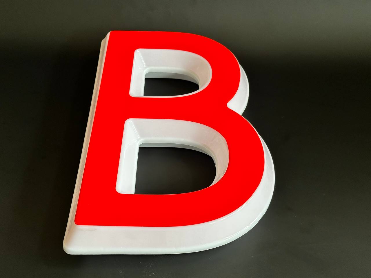 Световая буква В