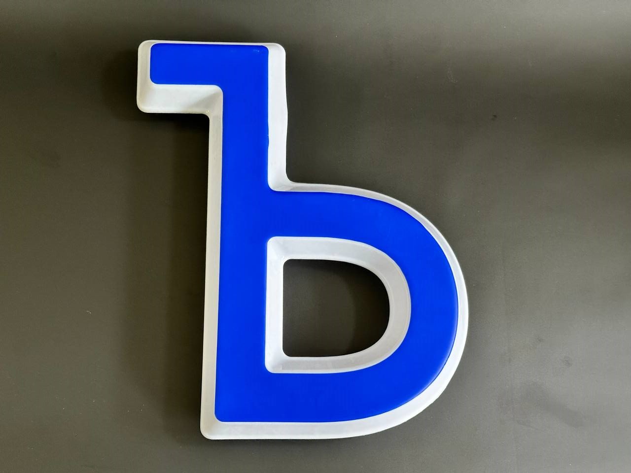 Световая буква Ъ