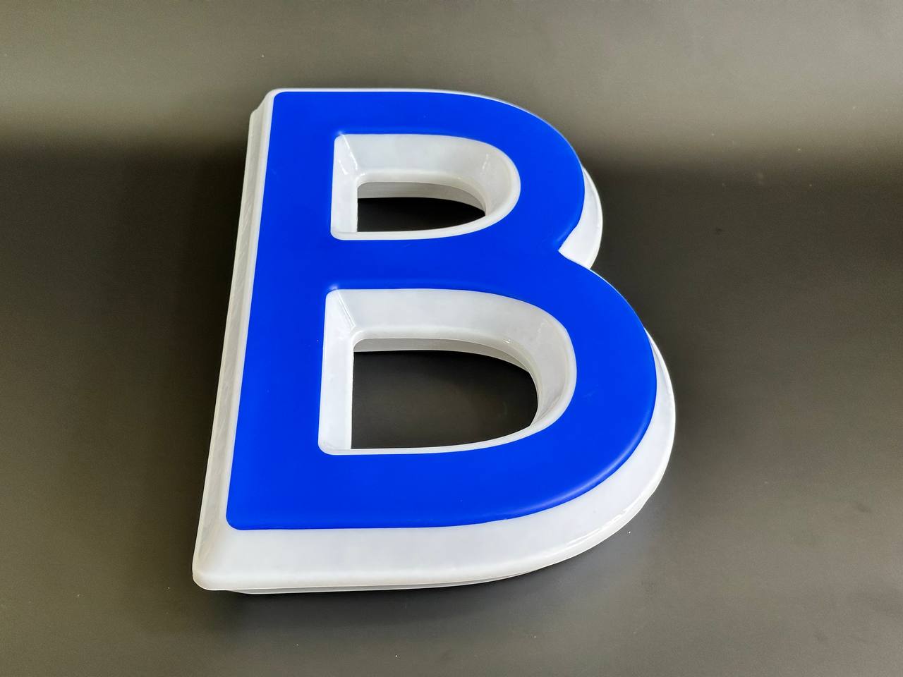 Световая буква В