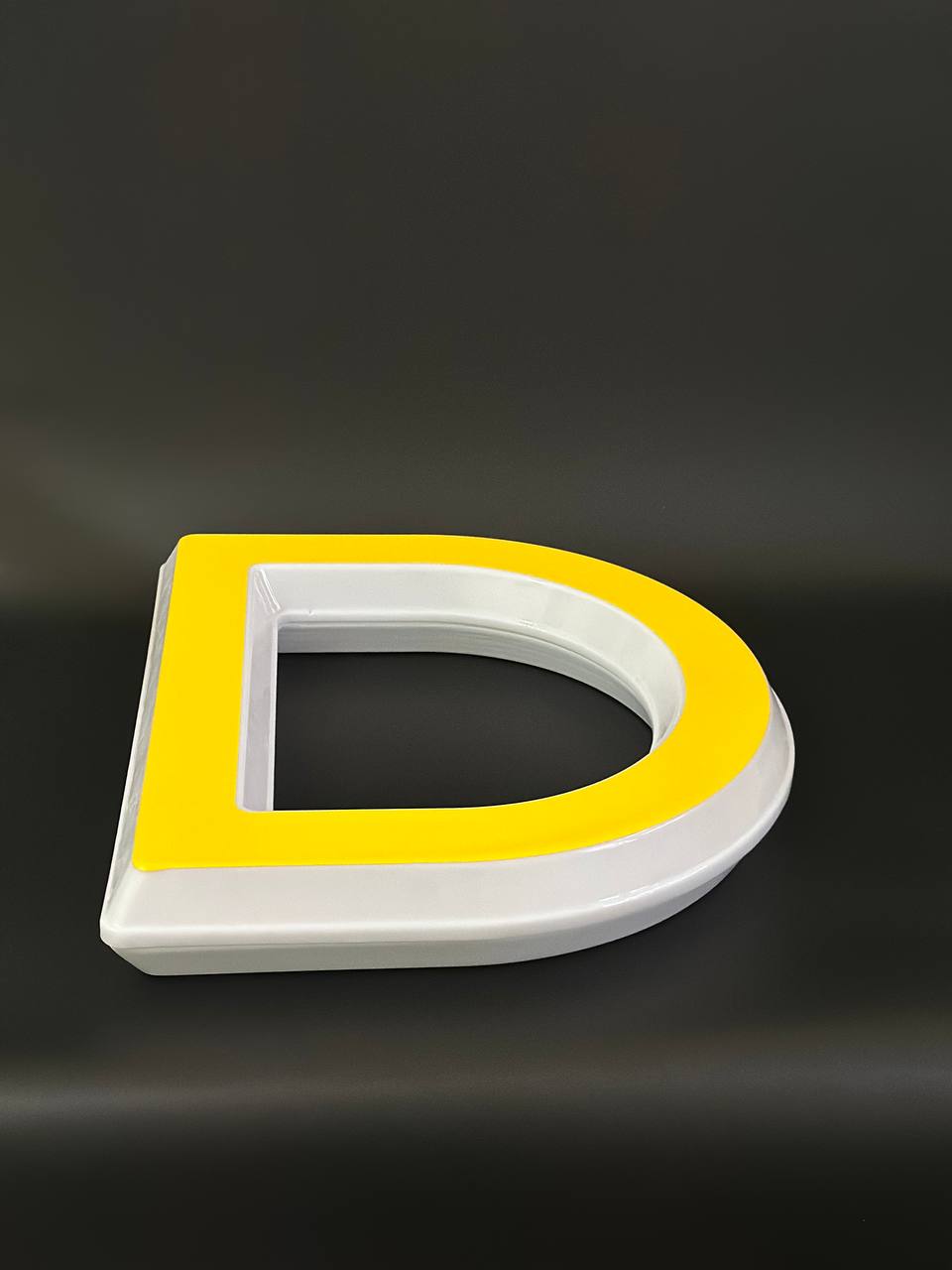 Световая буква D