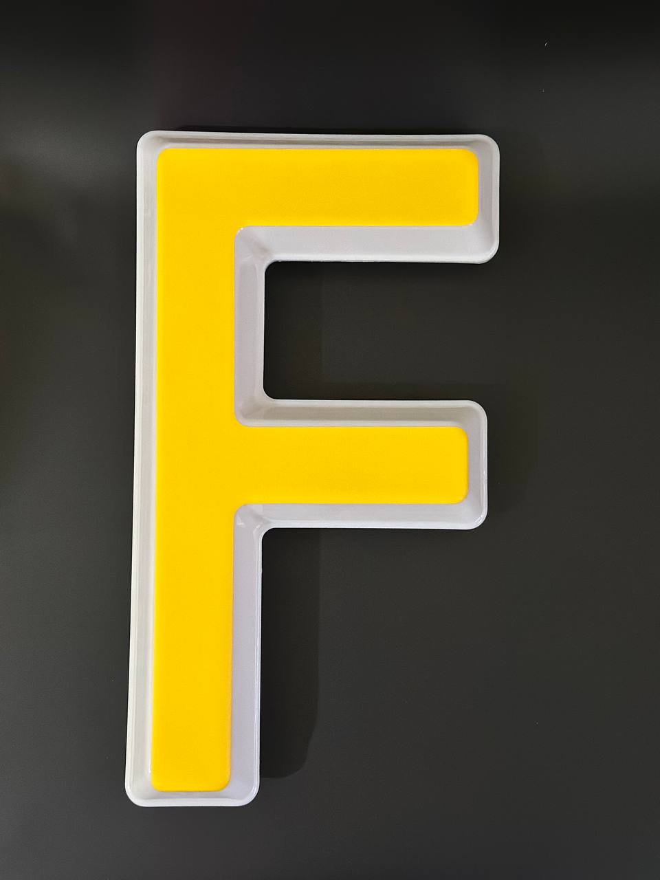 Световая буква F