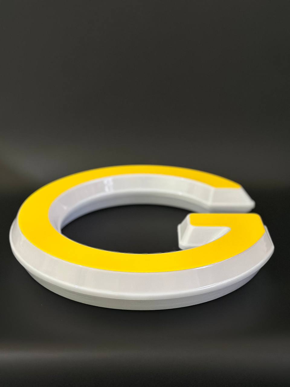 Световая буква G