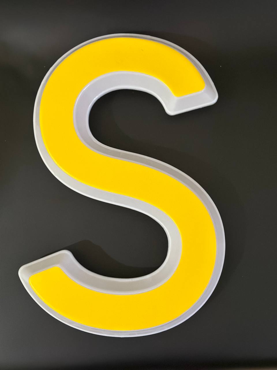 Световая буква S