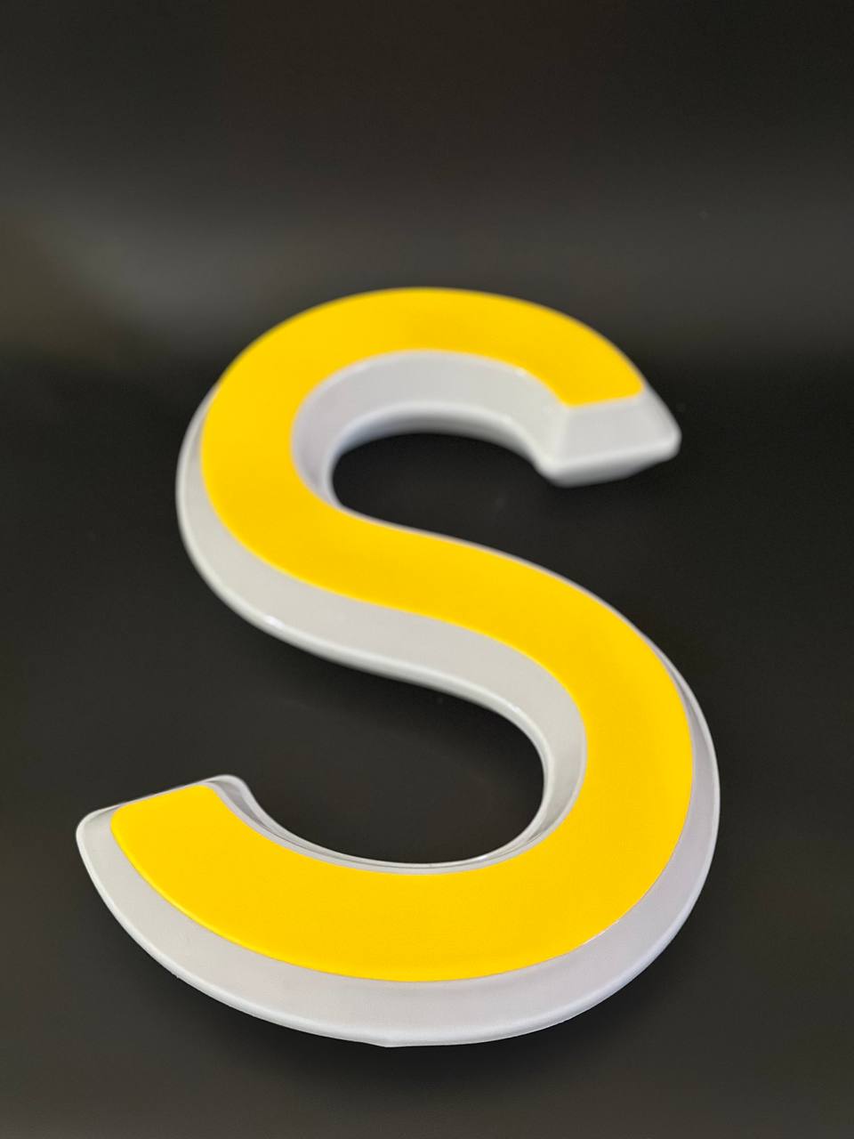 Световая буква S