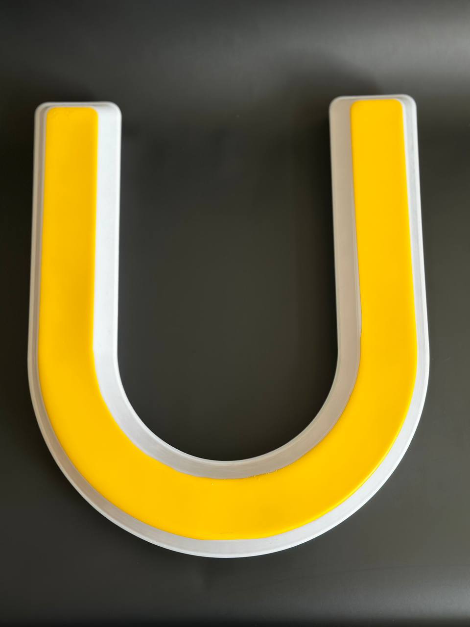 Световая буква U