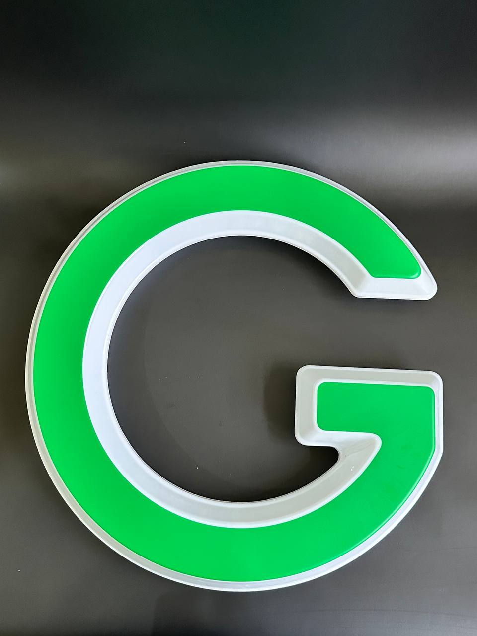 Световая буква G