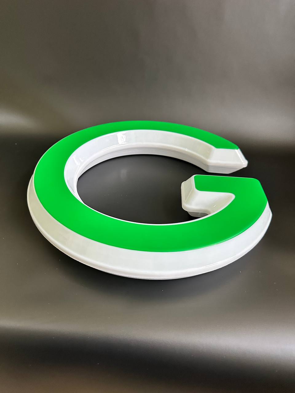 Световая буква G