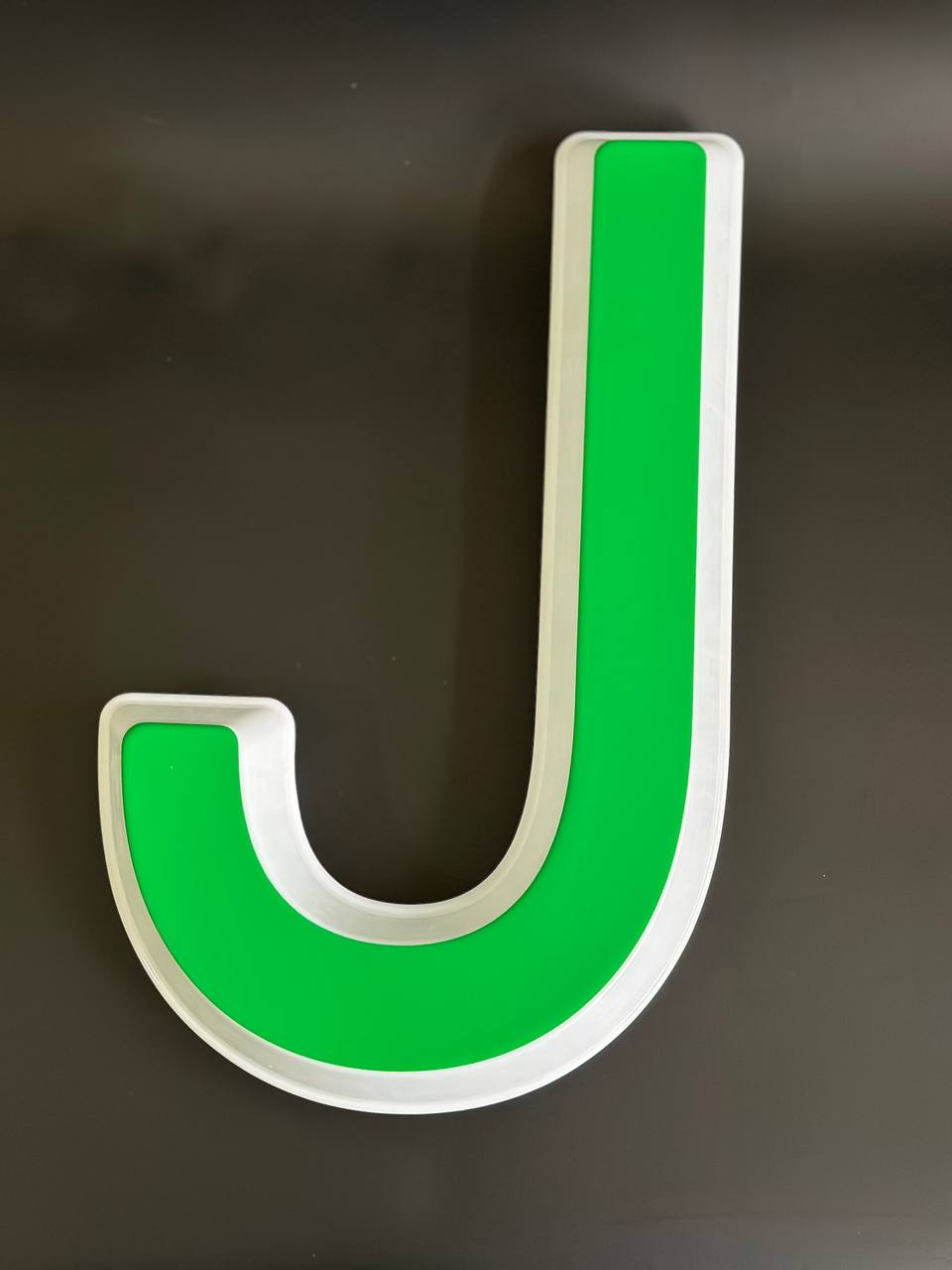 Световая буква J
