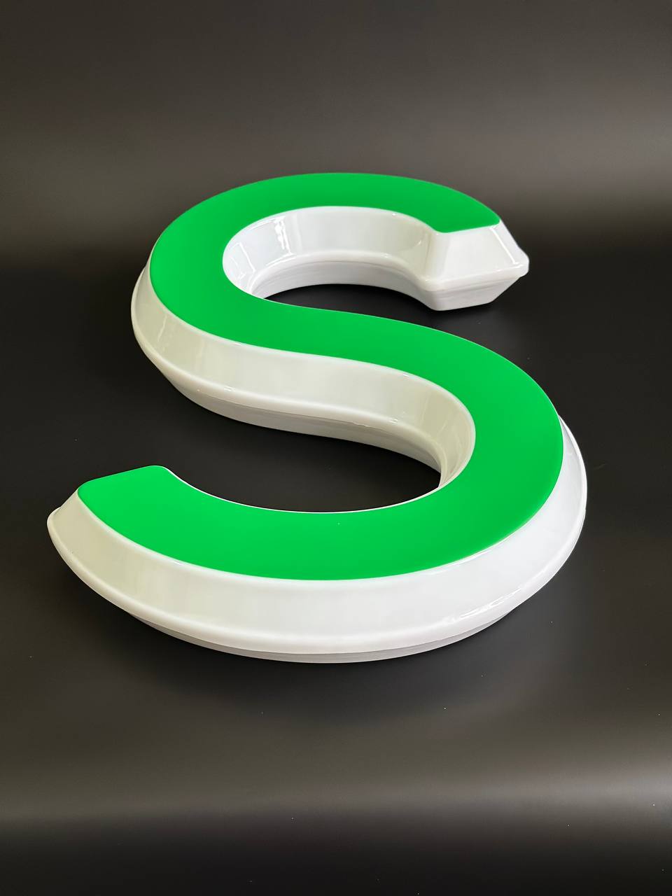 Световая буква S