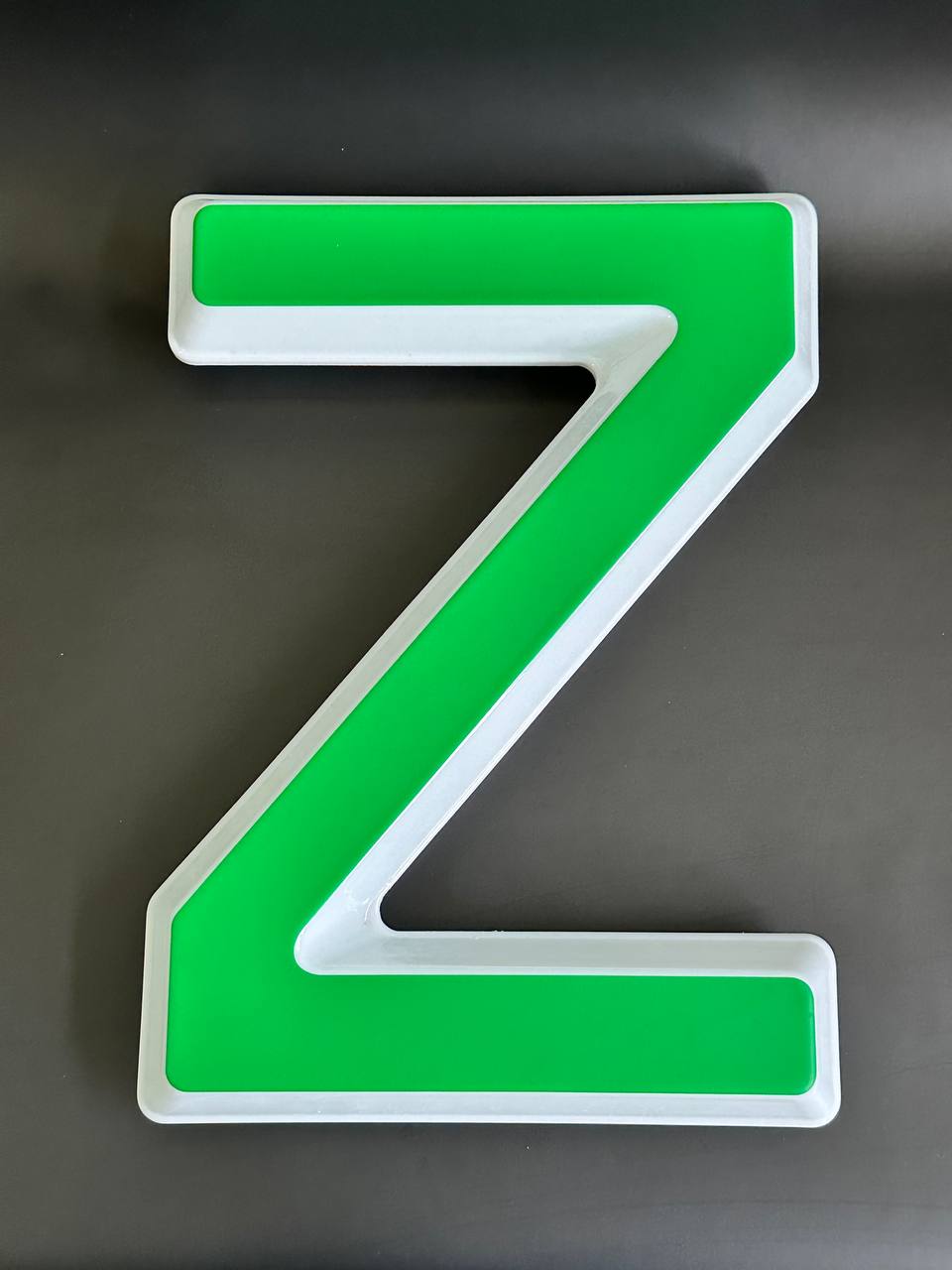 Световая буква Z