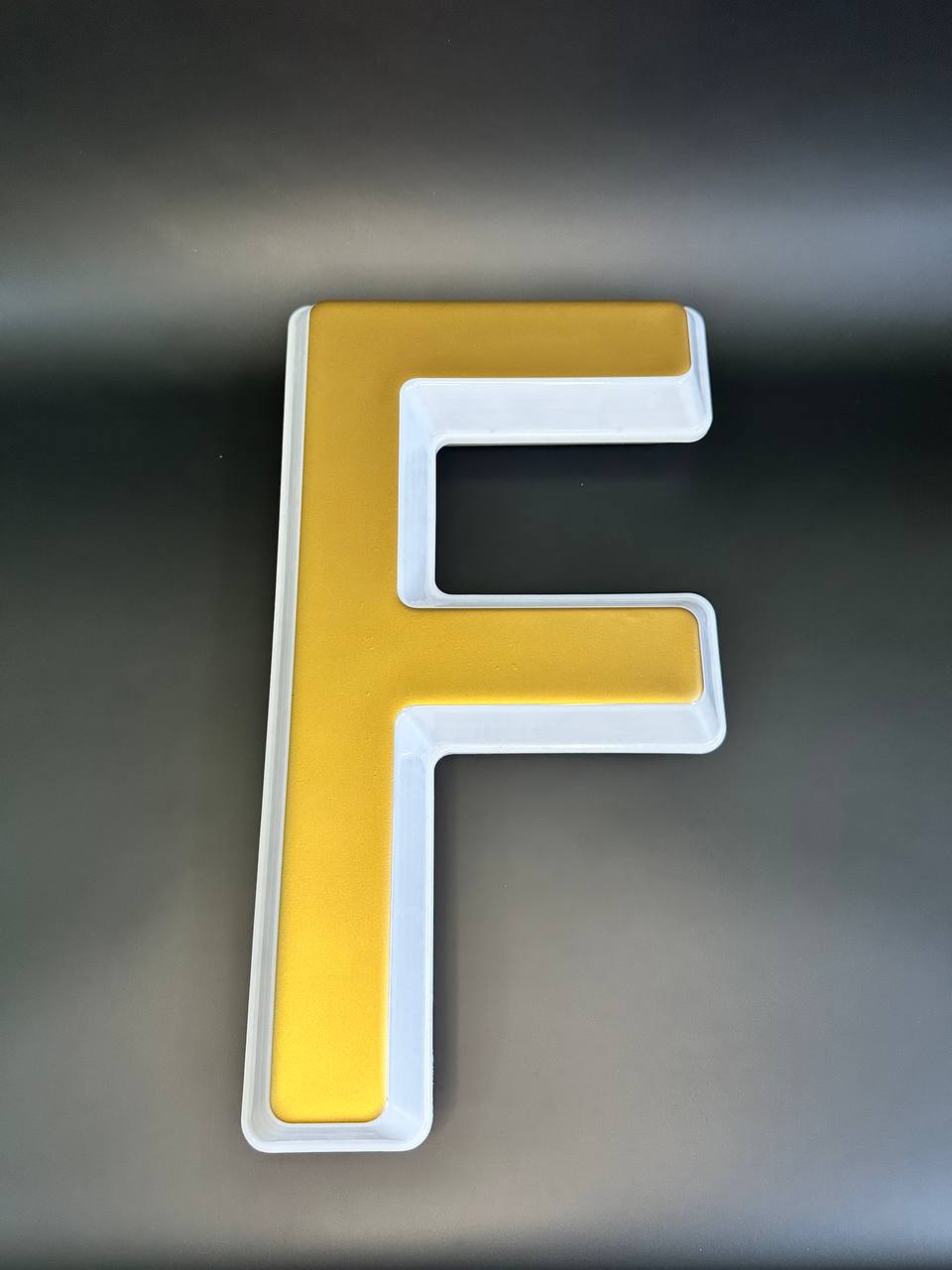 Световая буква F