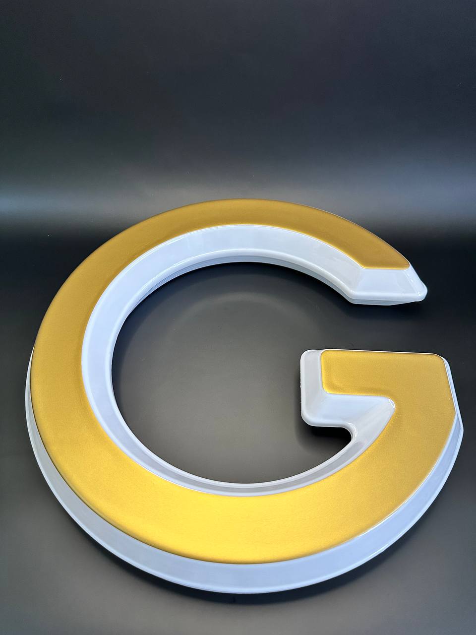 Световая буква G