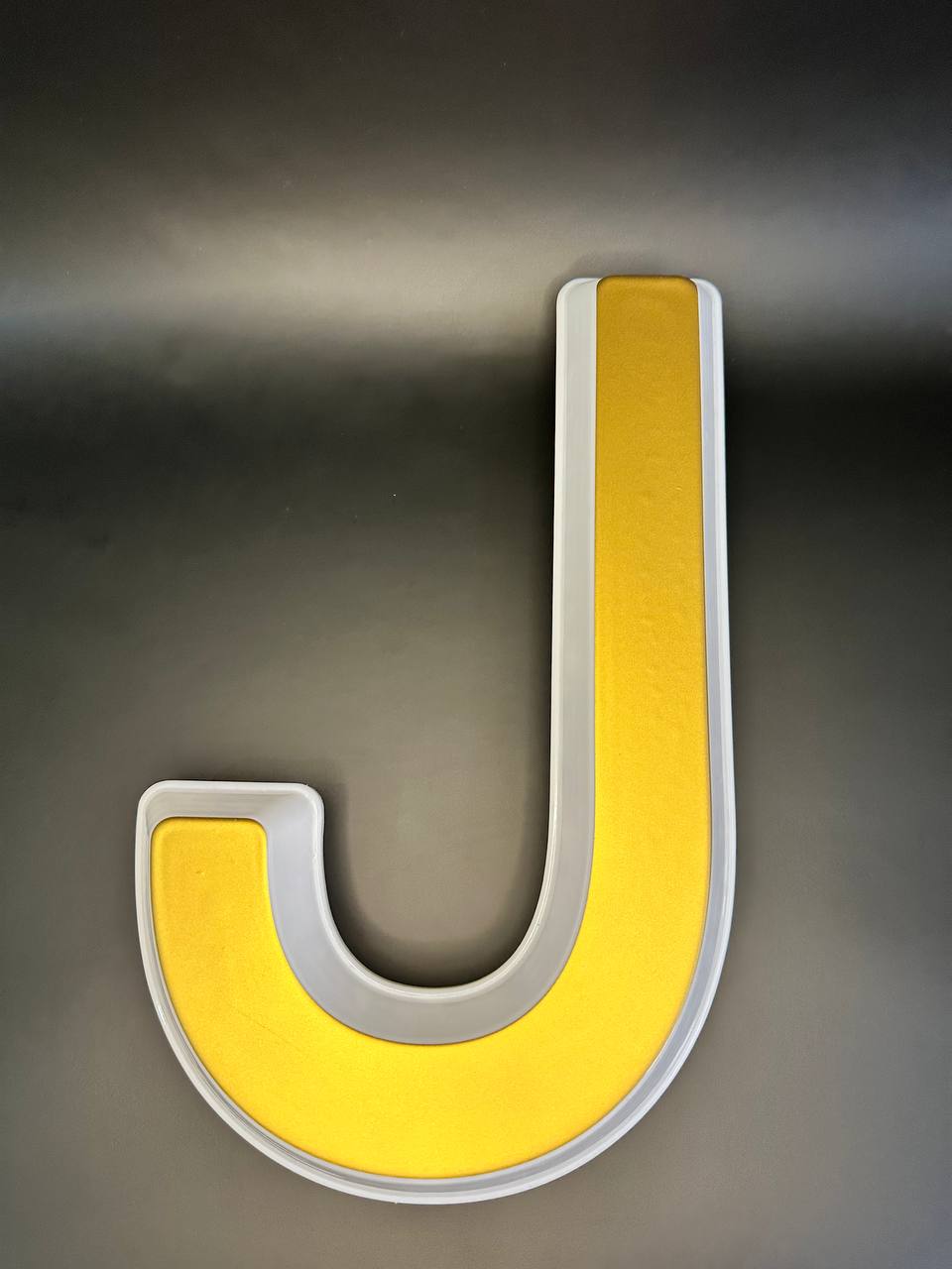 Световая буква J