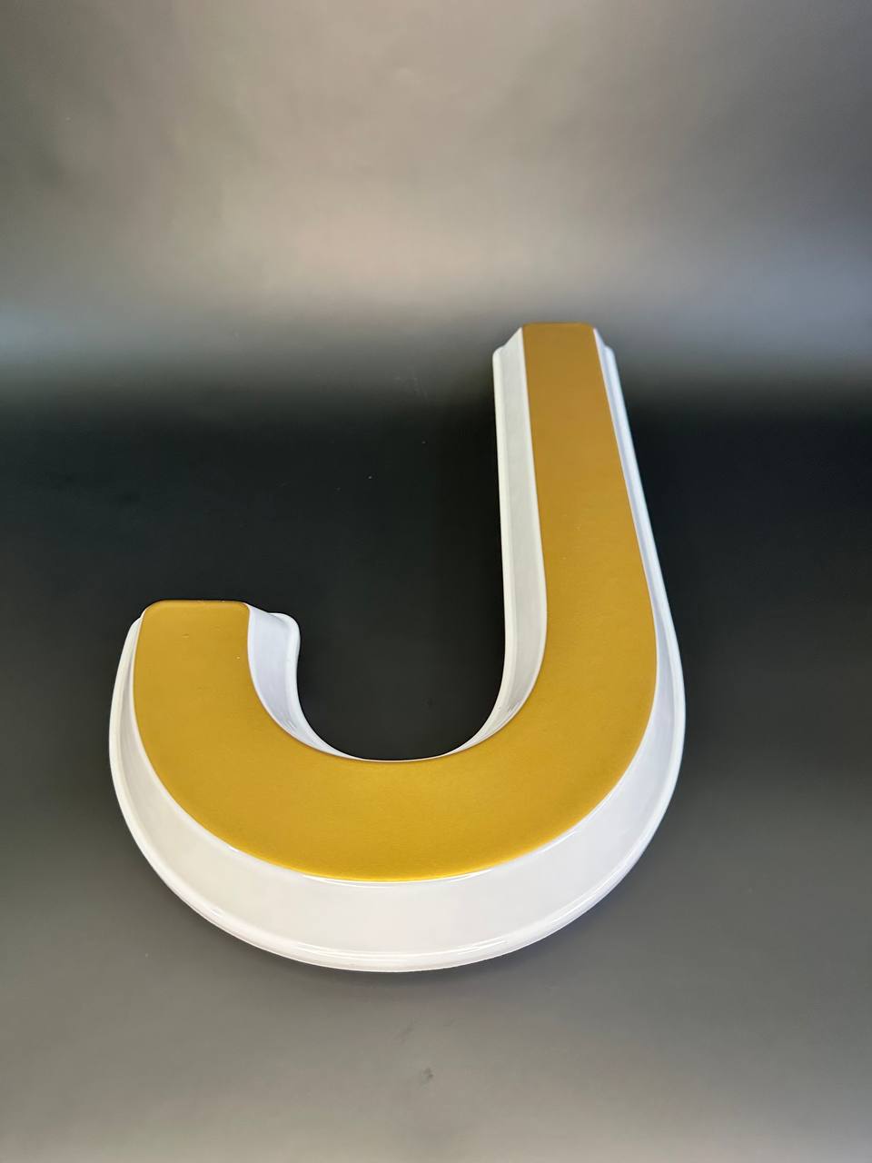 Световая буква J