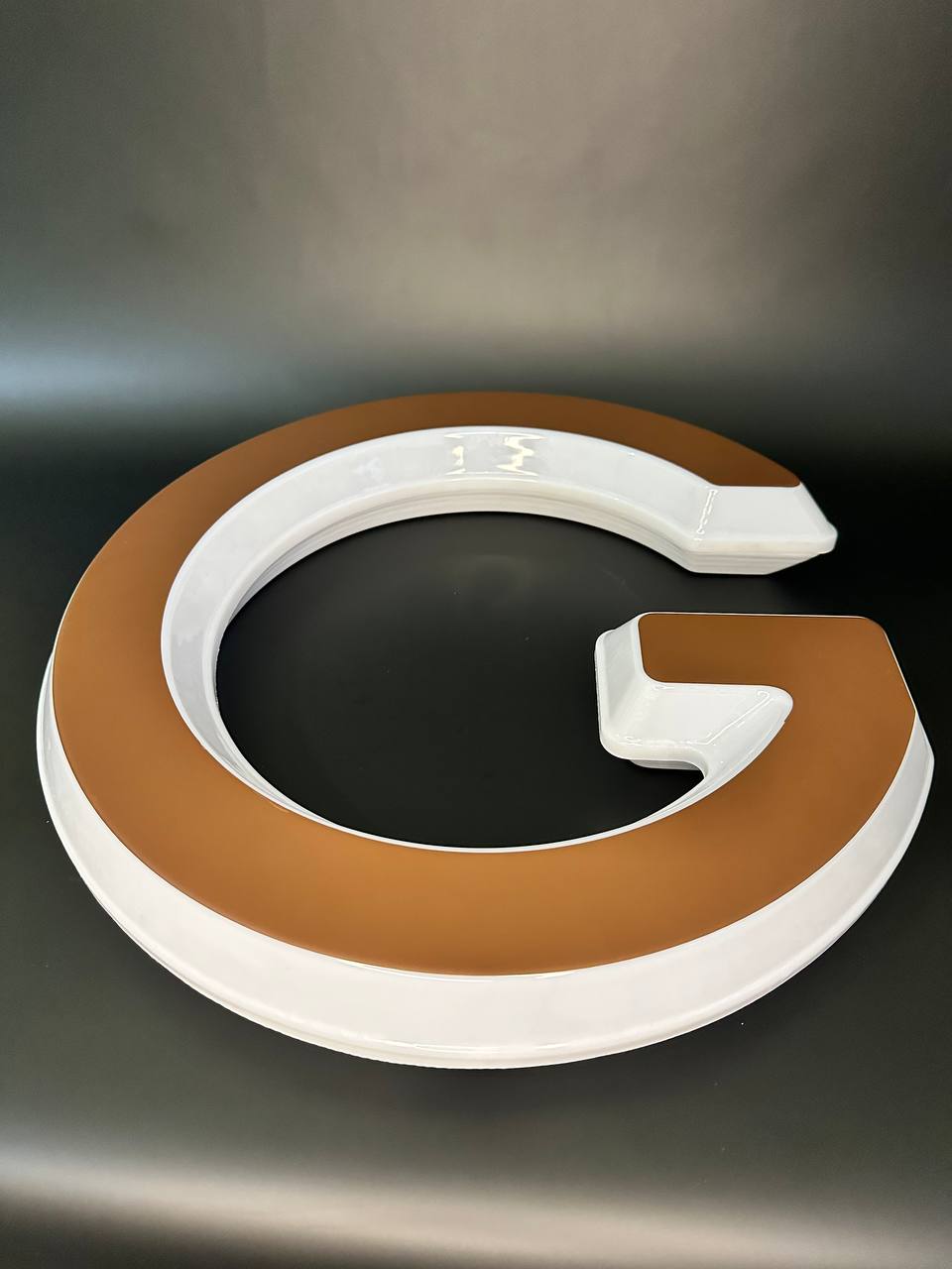 Световая буква G