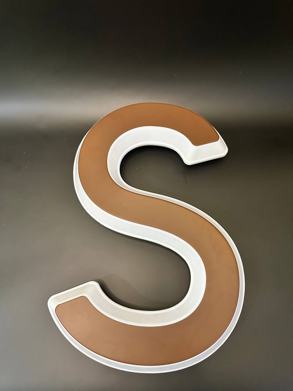 Световая буква S