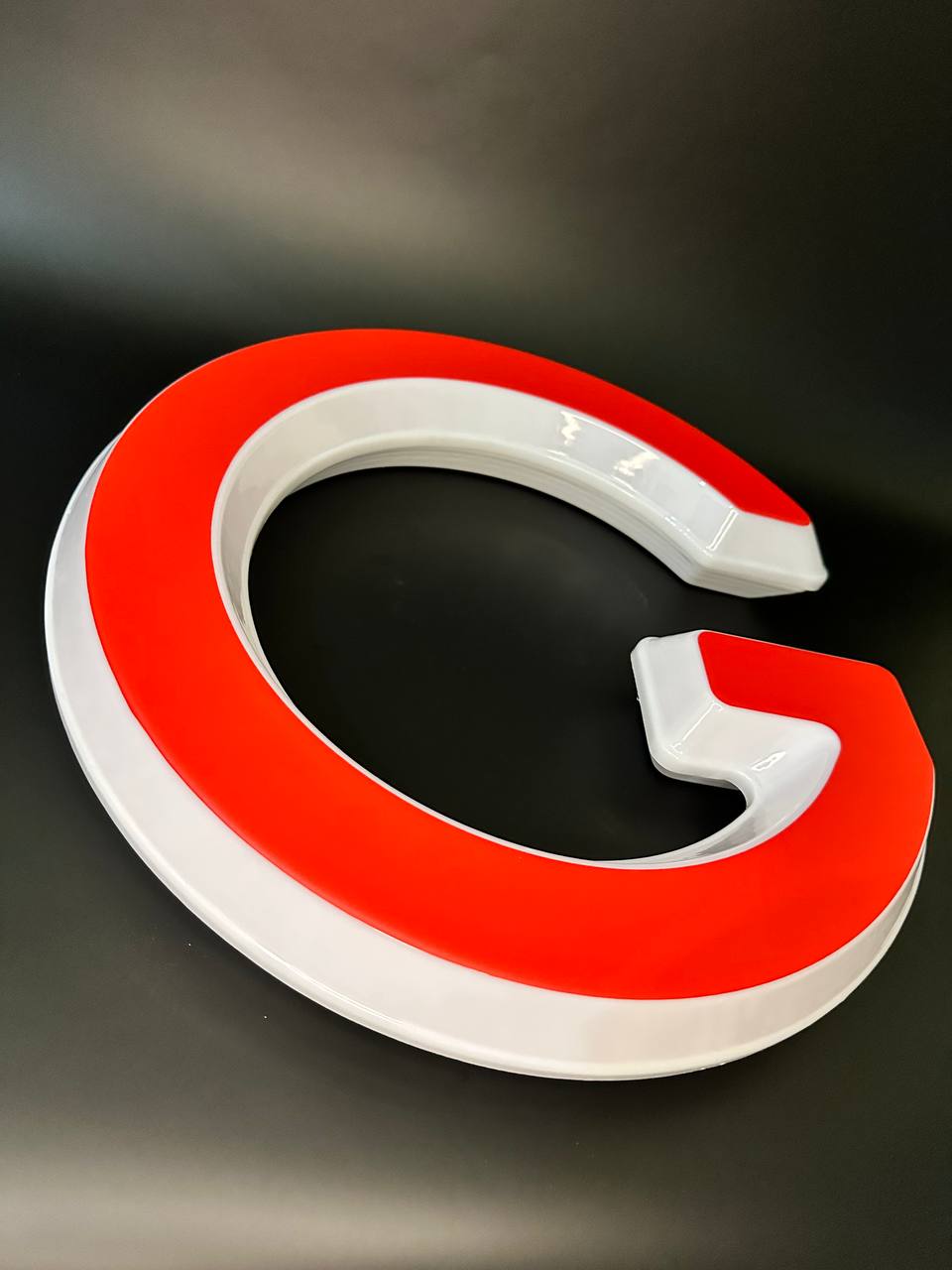 Световая буква G