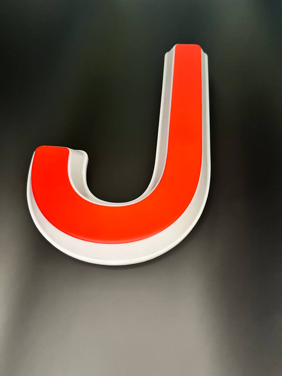 Световая буква J