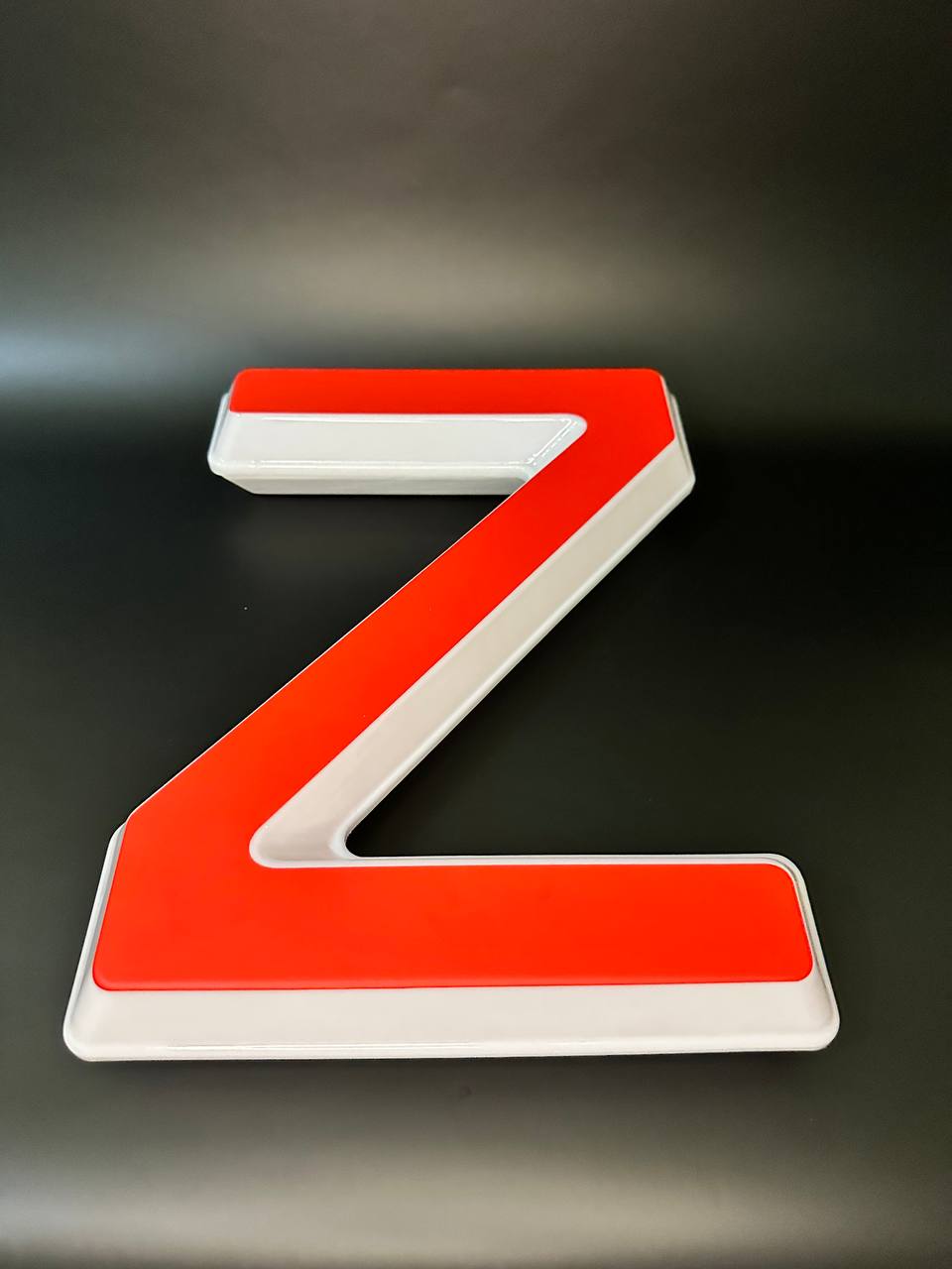 Световая буква Z