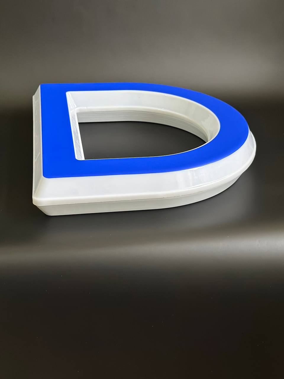 Световая буква D