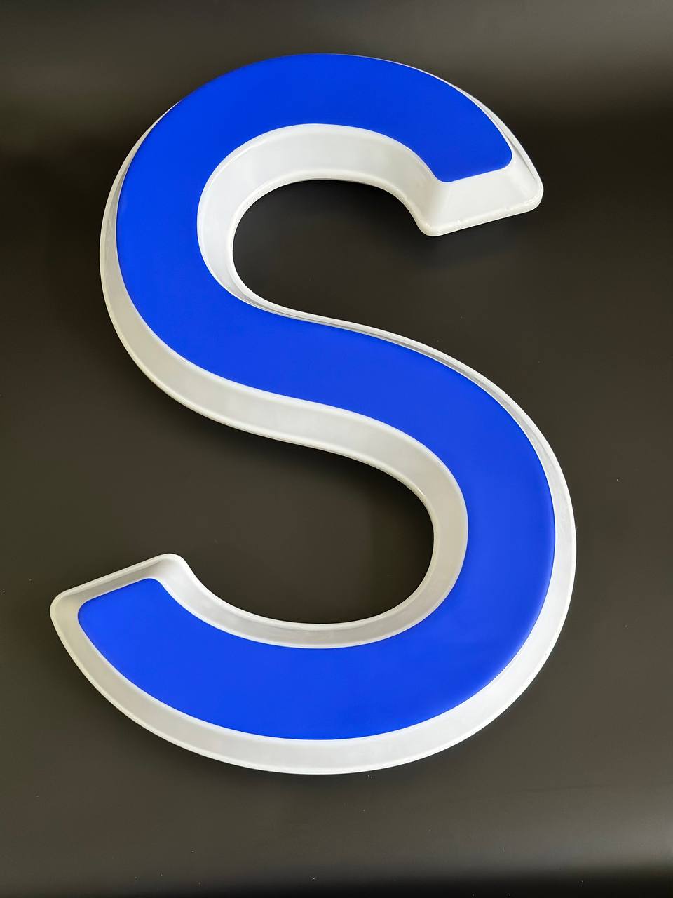 Световая буква S