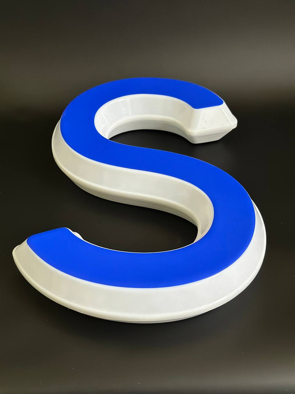 Световая буква S