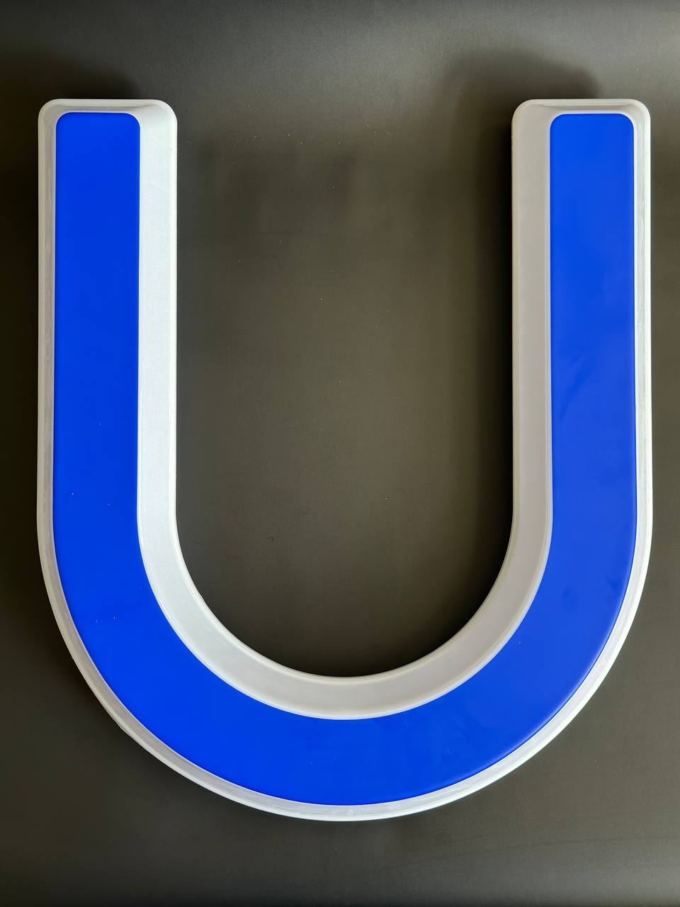 Световая буква U