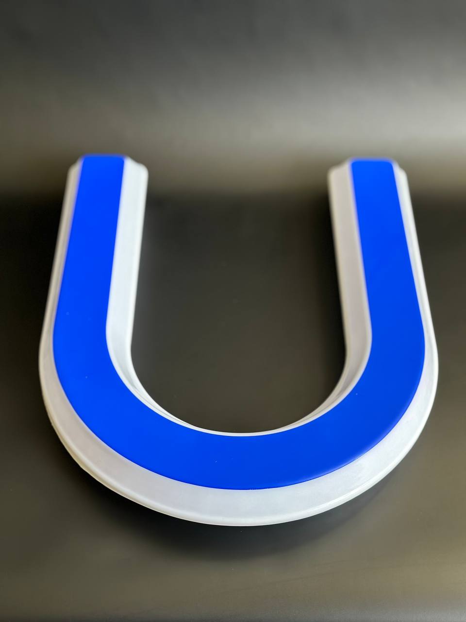 Световая буква U