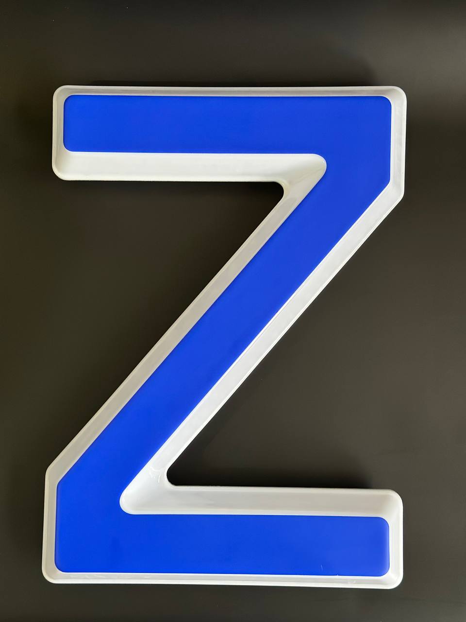 Световая буква Z
