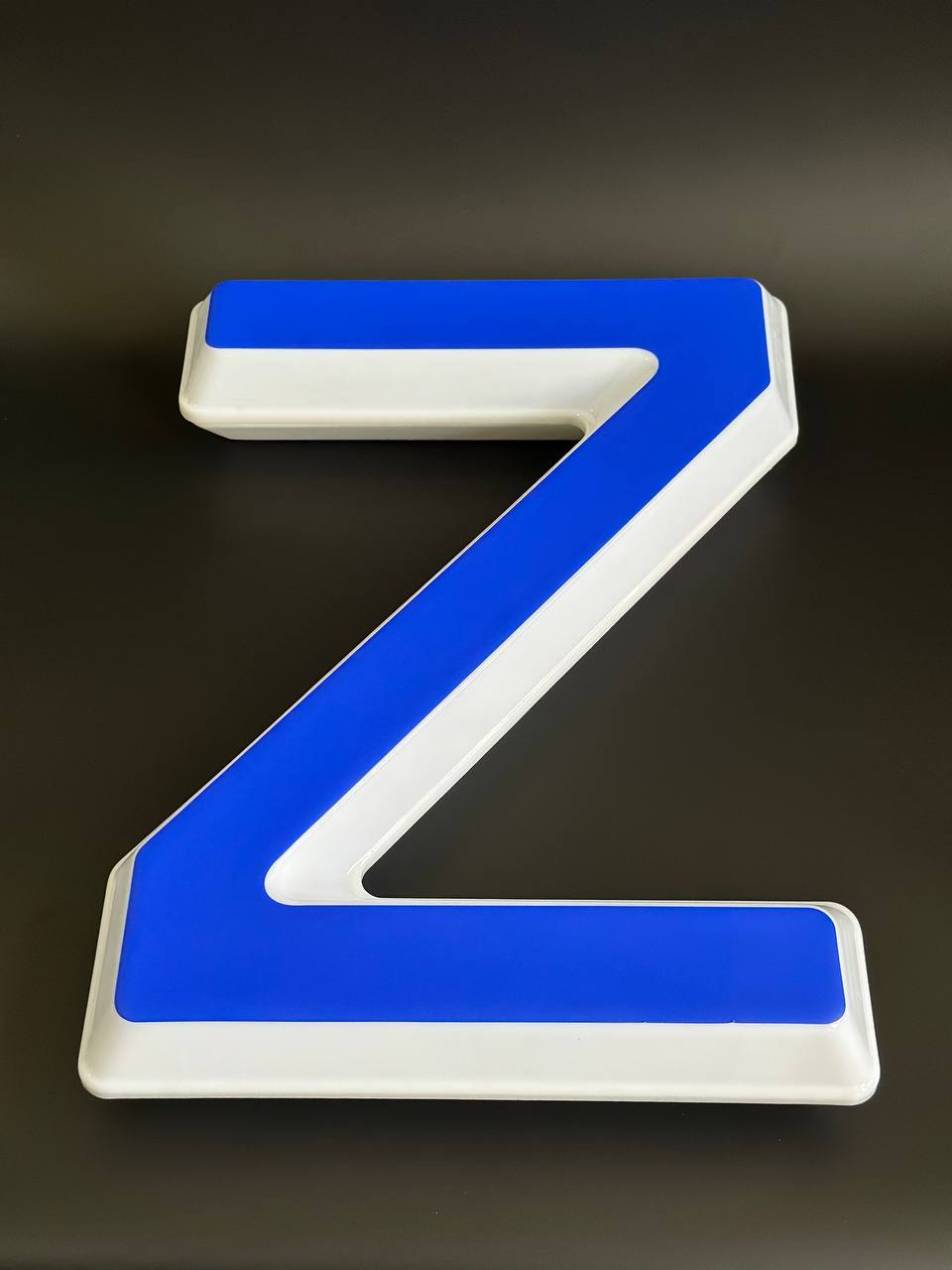 Световая буква Z