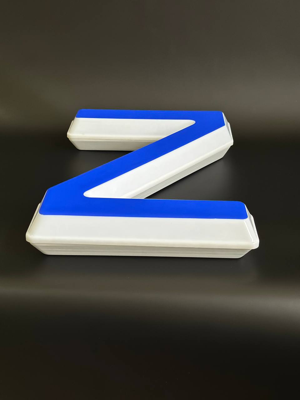 Световая буква Z