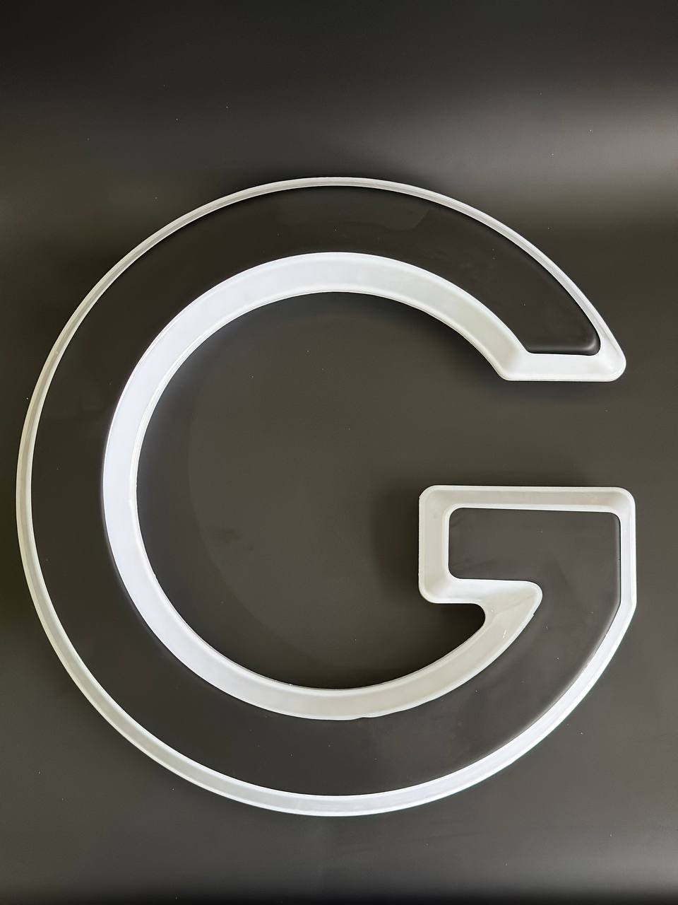 Световая буква G