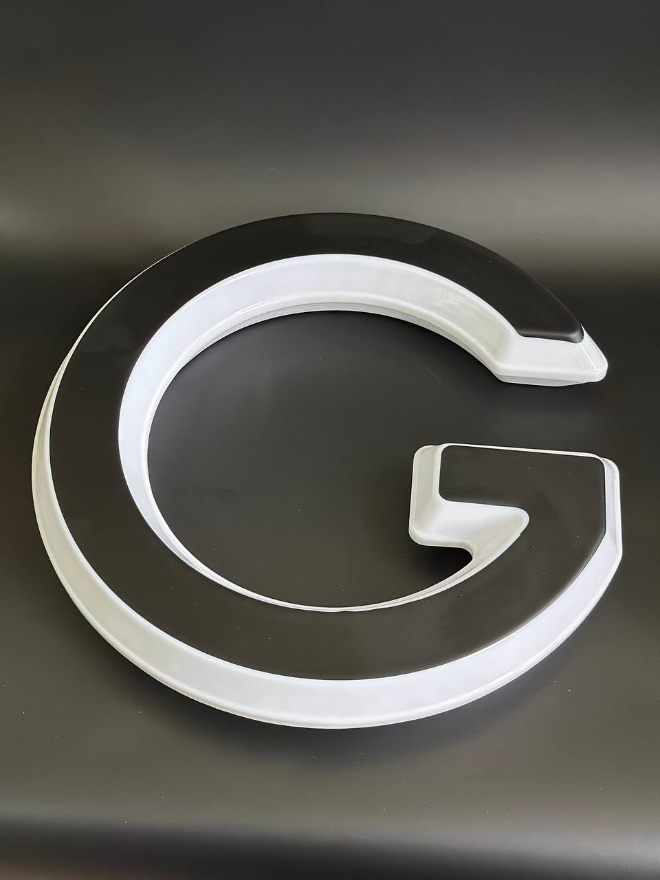 Световая буква G