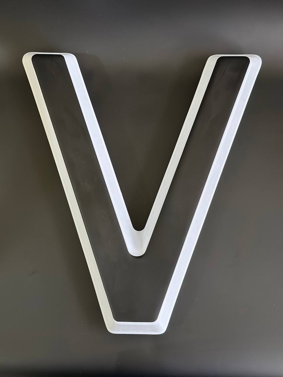 Световая буква V
