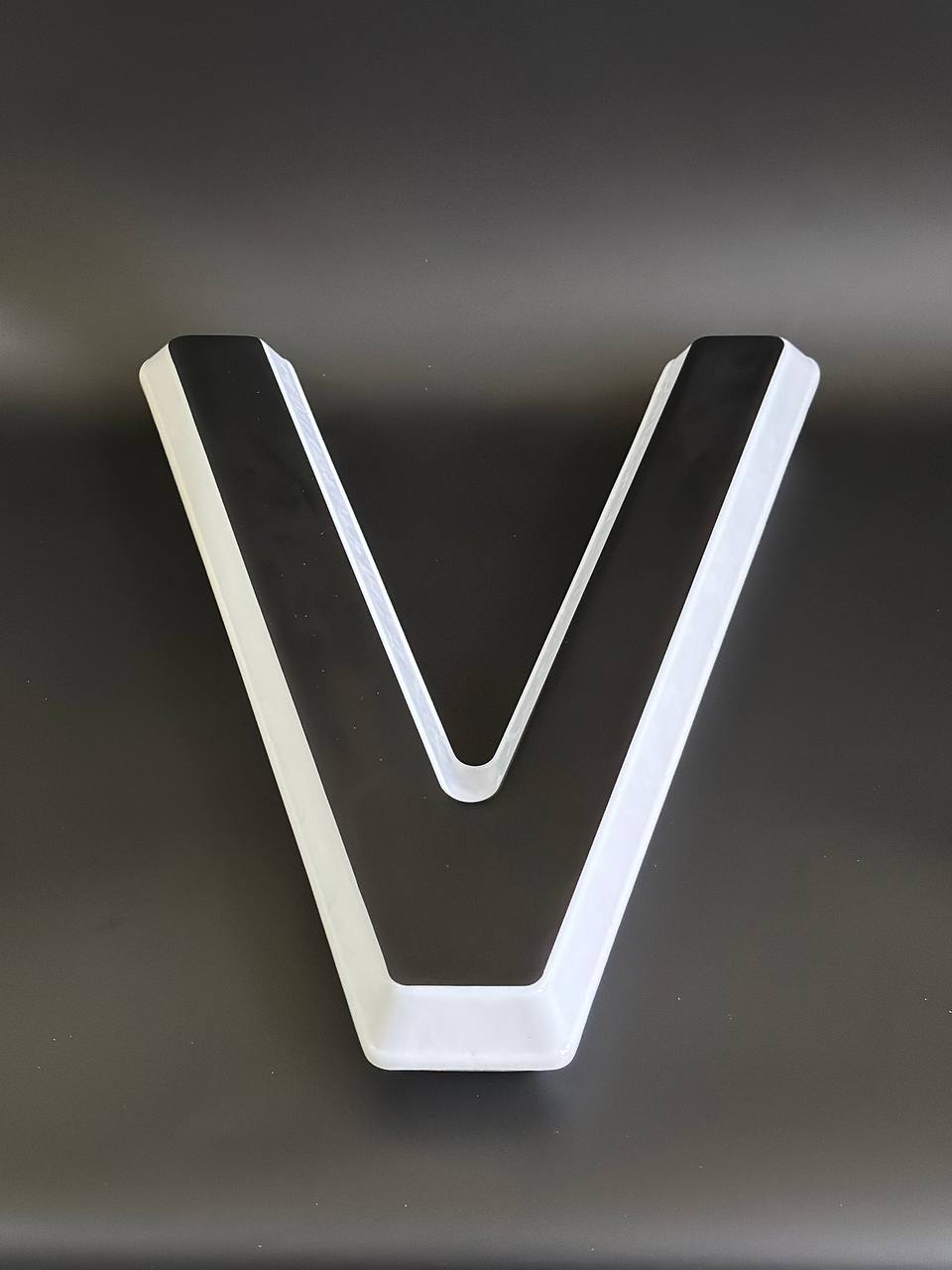 Световая буква V