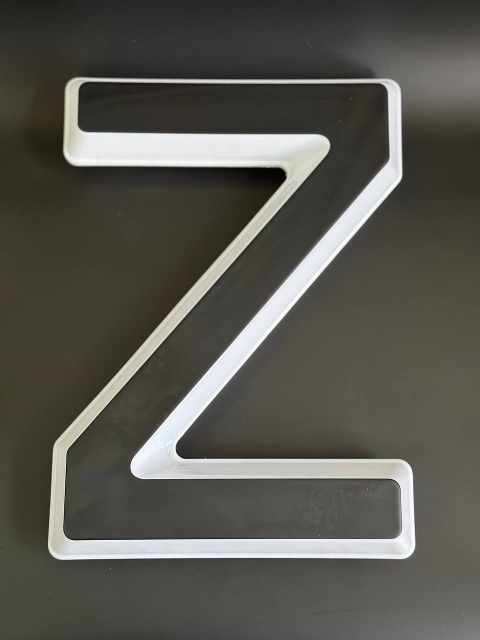 Световая буква Z